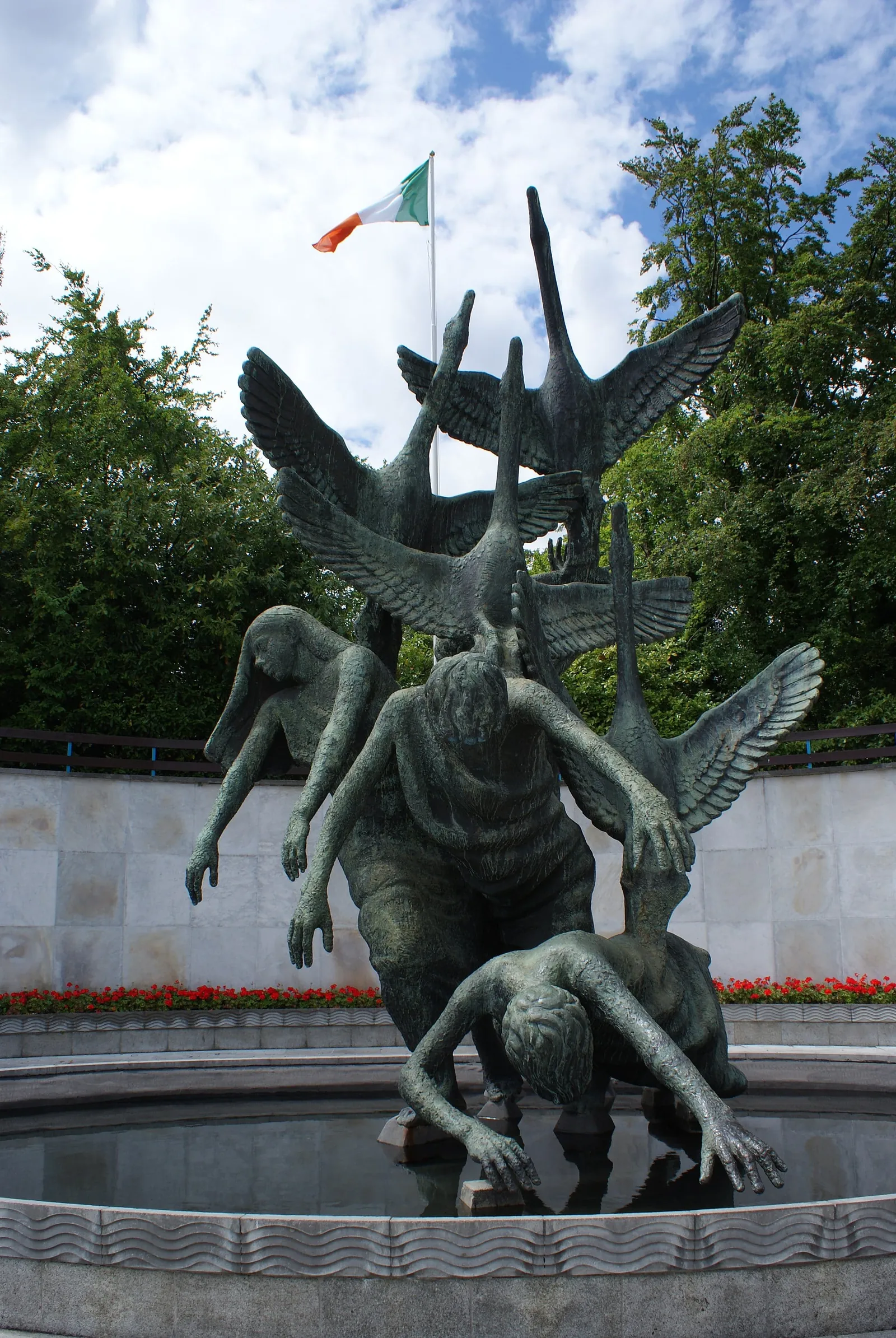 Escultura de los niños de Lir en el Garden of Remembrance