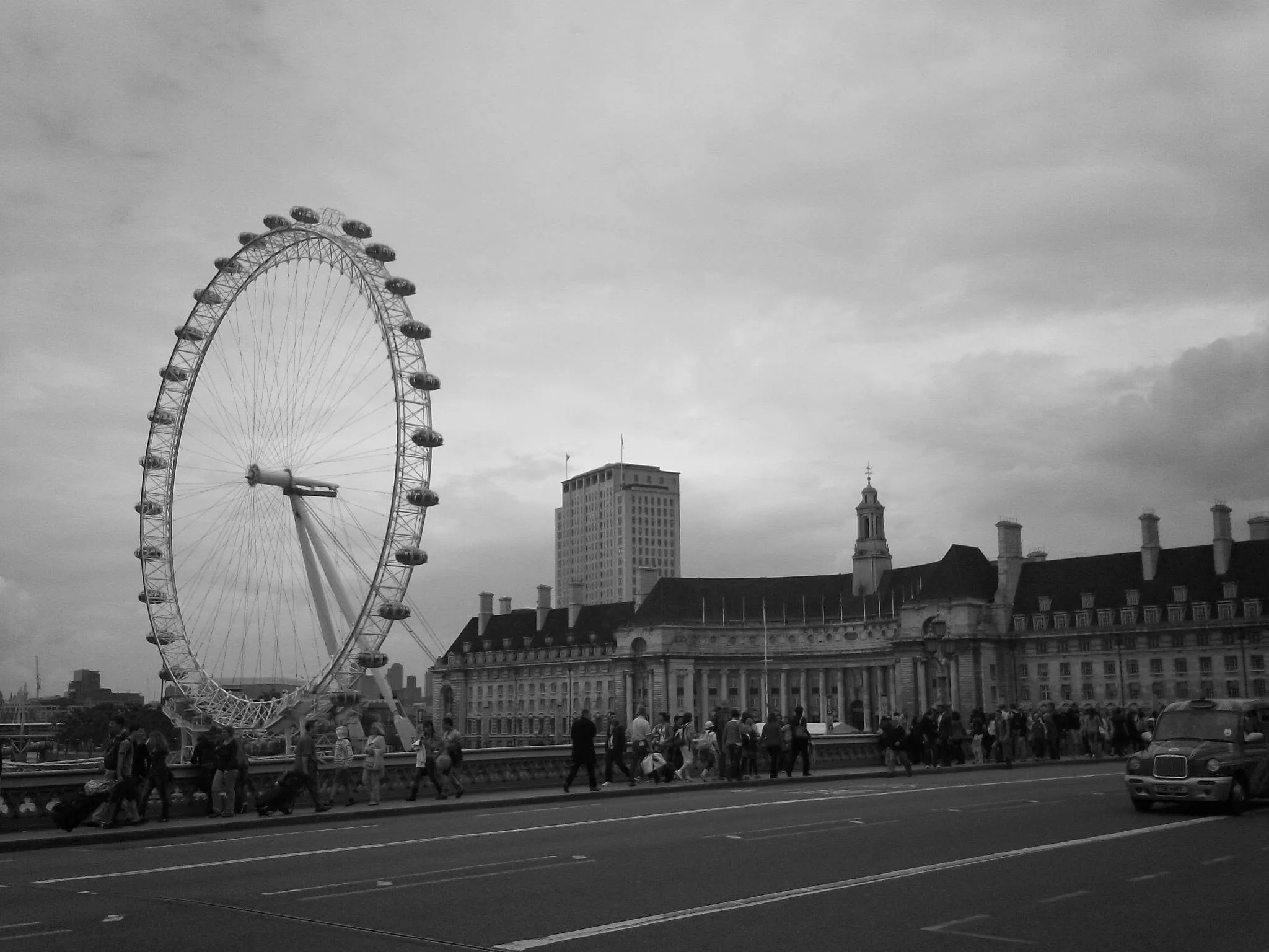 El London Eye sobre el Támesis